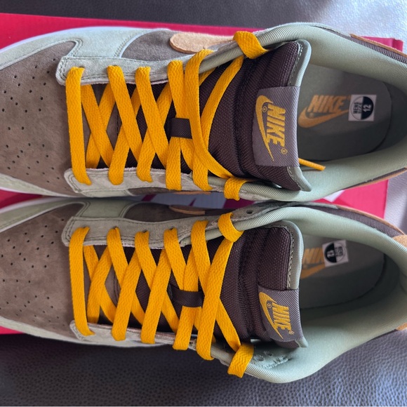 Nike Dunk Low SE - Dusty Olive/Pro Gold - Picture 6 of 14